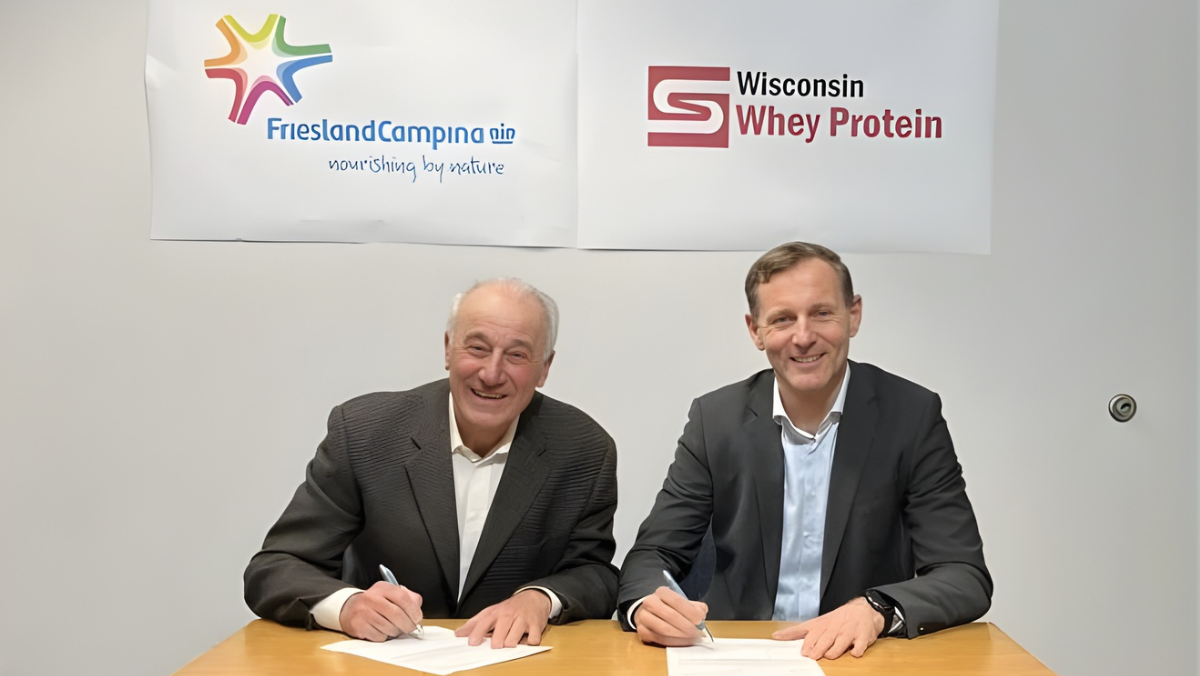 FrieslandCampina and Wisconsin Whey Protein executives signing acquisition agreement